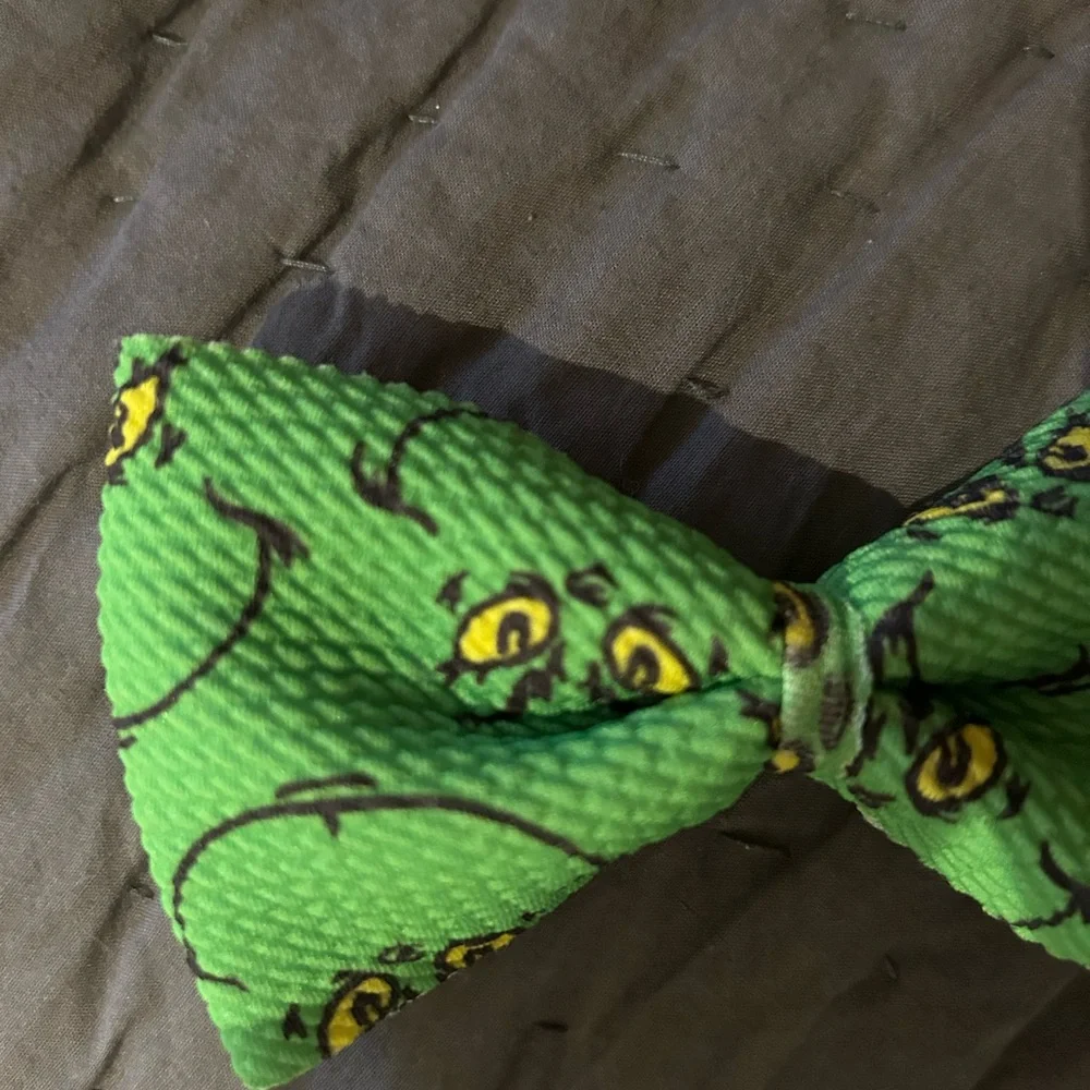 The Grinch Bow Tie💚
